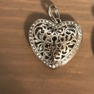 Authentic Origami Owl Filigree Heart Pendant, excellent like new condition